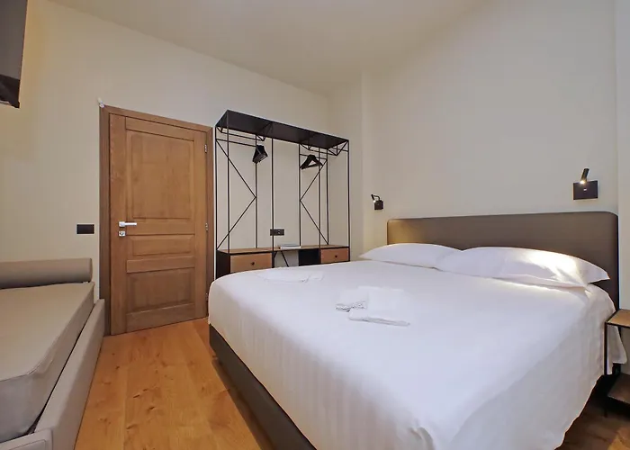The Place Gallia - New San Giovanni- Self Check-in -near Metro 4* רומא
