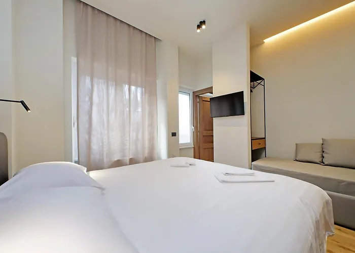 The Place Gallia - New San Giovanni- Self Check-in -near Metro בית הארחה 4*